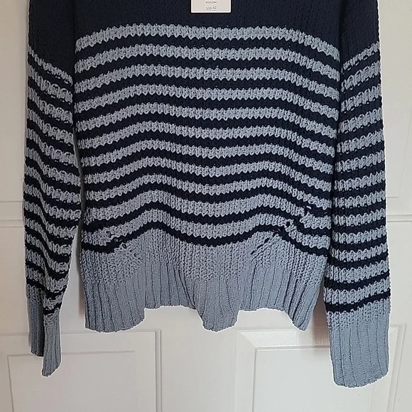 Wonderly women's long sleeved Mockneck Sweater. Blue, medium, NWT. - Picture 8 of 9